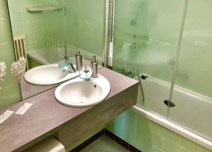 & Mountain View I 27 *