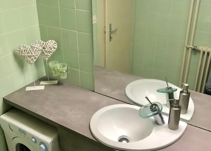 & Mountain View I 27 *