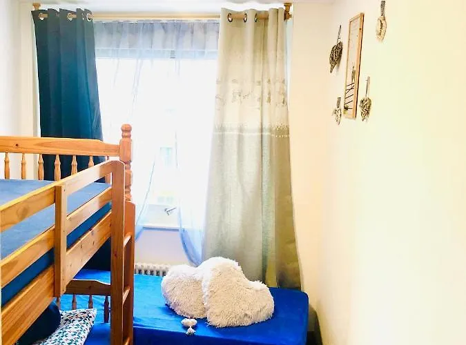 & Mountain View I 27 *