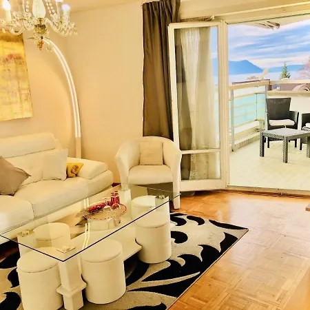 & Mountain View I 27 *